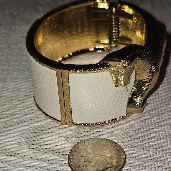 NWOT Gift for a Horse lover gold tone & white fashion bracelet with hinged close - Picture 7 of 8